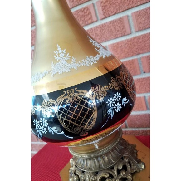 Hollywood Regency MCM Reverse Painted Gilt Gold and Black Lacquer Table Lamp - Picture 6 of 10